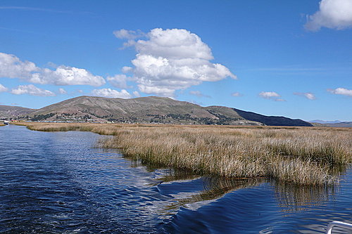 湛藍湖水