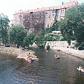 河中划船