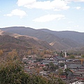 從寺廟最高處欣賞五台山台地全景