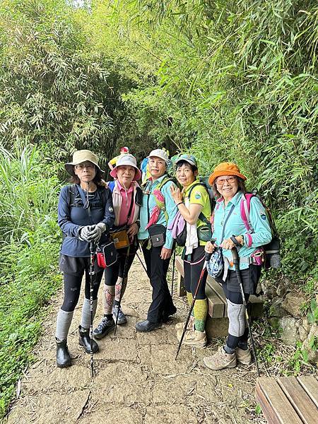 陽明山西段五連峰縱走。向天山。面天山。大屯山西峰。大屯山南峰