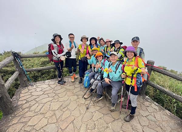 陽明山西段五連峰縱走。向天山。面天山。大屯山西峰。大屯山南峰