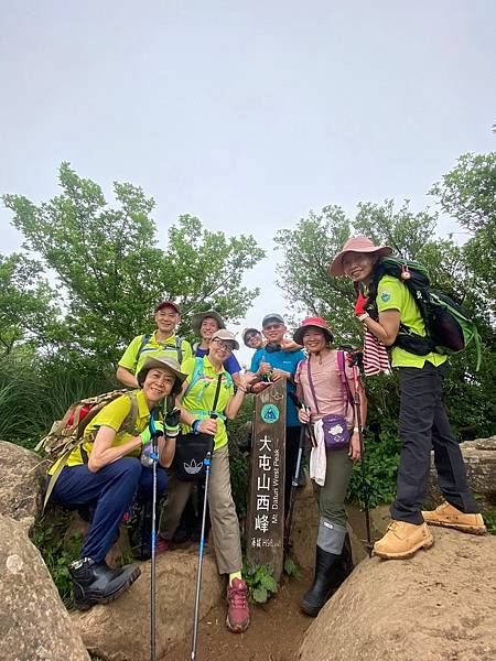 陽明山西段五連峰縱走。向天山。面天山。大屯山西峰。大屯山南峰