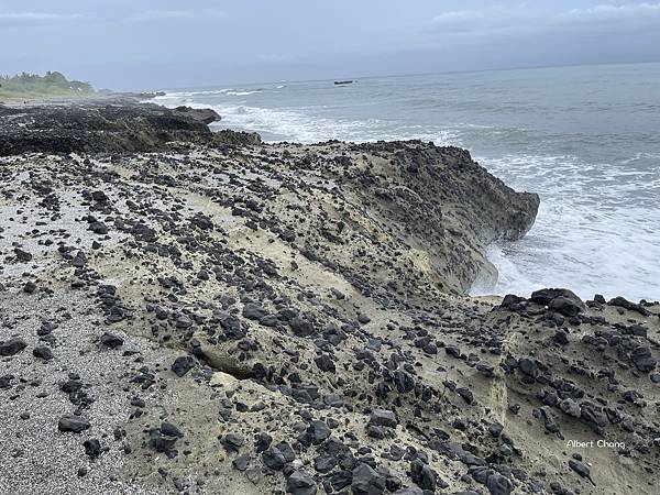 火山集塊岩的差異侵蝕.jpg