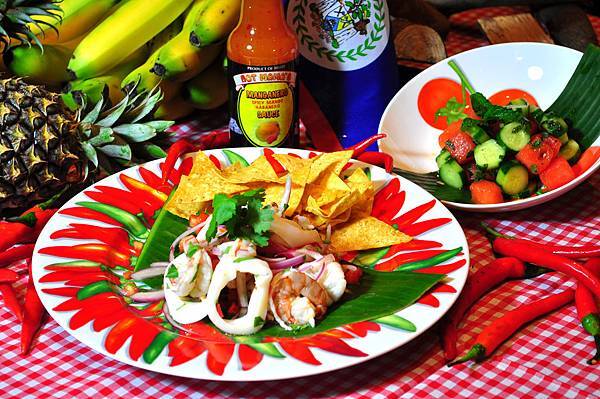 南美洲香檸醃漬鮮蝦與烏賊沙拉襯墨西哥玉米片