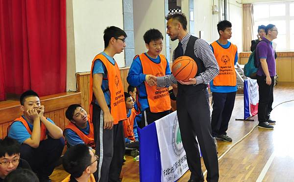 前日本國家足球隊運動員中田英壽於賽前與特教選手信心喊話，鼓勵選手勇敢嘗試拿下光榮佳績