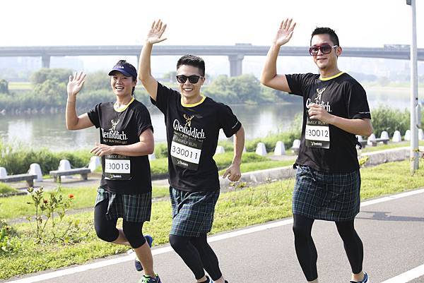 台灣之光運動員家族左起 莊佳容 林義傑 吳念平 攜手邁步為實踐家族精神