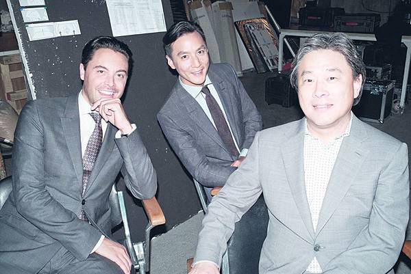 微電影《孵花》(從左至右)主要演員傑克休斯頓、吳彥祖與導演朴贊郁