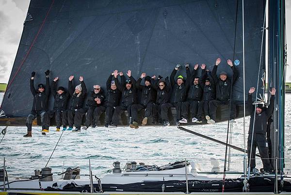 由15位北歐記者組成的高原騎士遠征隊乘風破浪橫跨北海，最終抵達蘇格蘭北部的奧克尼群島。