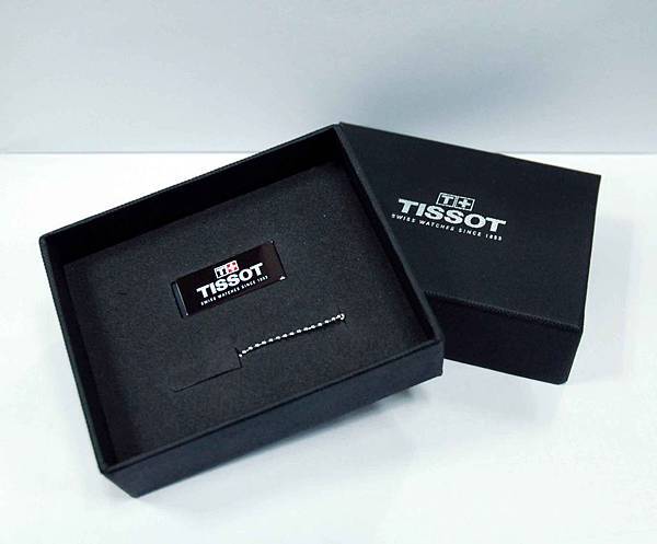 圖9. 天梭表名品店週年慶期間購錶滿NT$25,000,即贈TISSOT天梭表獨家8G USB各乙個