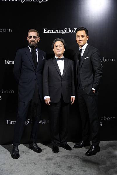圖一、Ermenegildo Zegna設計總監Stefano Pilati(左起)、《孵花》導演朴贊郁和男主角吳彥祖合影