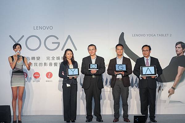 【Lenovo聯想新聞照片五】Lenovo聯想邀請合作夥伴一同歡慶全新Yoga系列家族正式上市! (左1 Intel總監林秀娟、左2神腦國際副總經理施晃嘉 、右2台灣微軟副總經理李啟後、右1聯想台灣區總經理梁百鋒)