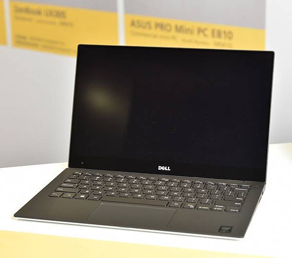 【圖四】Dell XPS 13細緻無邊框筆電，展現領先業界最小13吋筆電的精巧超薄外型，奪得創新設計金質獎1