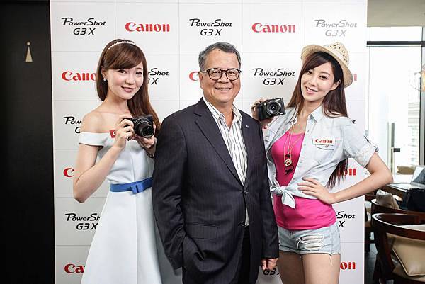 圖說一，Canon副總裁蘇惠璋宣佈即日起PowerShot G3 X旗艦級長焦類單眼相機正式在台上市