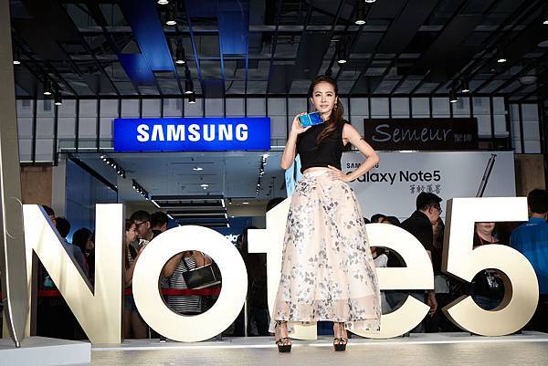 亞洲時尚天后Jolin蔡依林再度攜手台灣三星，擔任旗艦系列手機代言人
