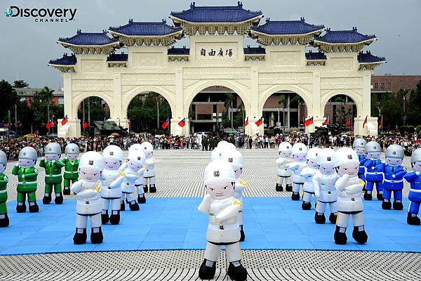 台灣特戰部隊2體驗展 三軍人型氣偶勁歌熱舞吸睛