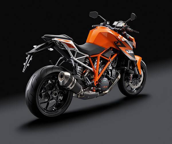 KTM 1290 SUPER DUKE R 右後照_NTD 89.8萬元