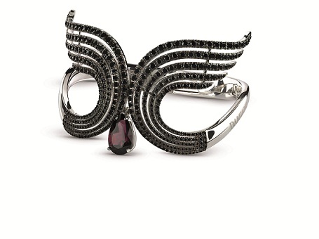 9. SWAN神秘黑天鵝系列手環，建議售價NTD$ 1,320,000