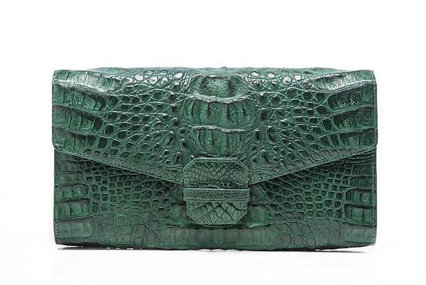 圖10_ aBoutmi 湖水綠珍稀鱷魚肩背手拿信差包，建議售價NT25,800