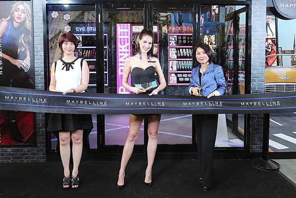 MAYBELLINE媚比琳行銷協理Tiffany CHEN陳怡安小姐 亞洲超級名模香月明美Akemi 台灣萊雅總裁Amy CHEN陳敏慧