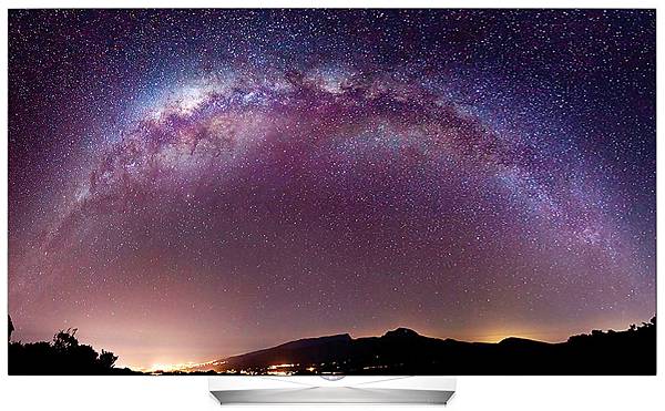 LG 2016 OLED TV機種皆以平面外型設計，採用OLED自體發光面板，在純黑中忠實呈現世界絕美色彩，讓電視成為饒具品味的工藝品，與家中裝潢無縫結合。LG OLED TV E6及B6預計於六月及七月陸續上市。(圖為OLED65B6T)