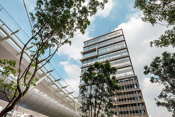 amba-Taipei-Songshan-Hotel-Exterior-Sky-Bridge