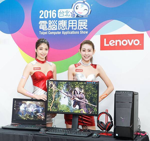 【Lenovo新聞照】Lenovo主打電競產品IdeaCentre Y900 RE及IdeaPad Y900，邀請玩家現場體驗Y系列產品競速飆網的快感High翻全館