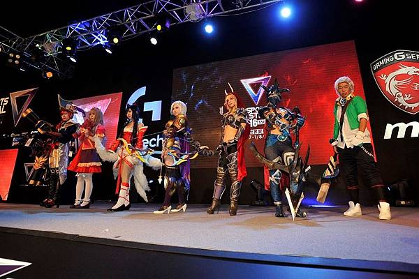 圖二:首屆電競「COSPLAY大賽」忠實還原電玩角色韻味。 圖二:首屆電競「COSPLAY大賽」忠實還原電玩角色韻味。