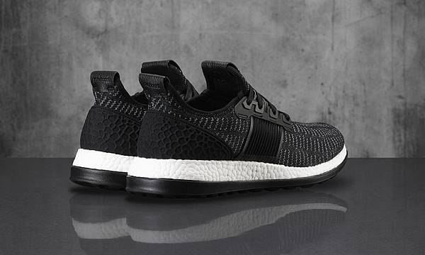 02 adidas PureBOOST ZG Prime零重力跑鞋，推出全新樣貌即相當受消費者歡迎，新的一季帶來經典全黑配色