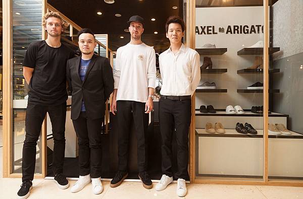 瑞典新興潮流鞋履品牌AXEL ARIGATO_(左至右)創辦人Albin Johansson_大中華區總代理Alex&Michael_創辦人Max Svärdh＿於台北快閃店上合影1