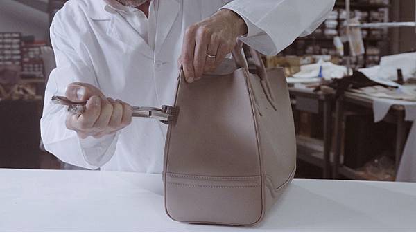 Versace_Palazzo Empire bag_Making Of (21)