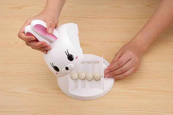 【新聞附件3】湯圓手做組增添元宵幸福好滋味-湯圓DIY白兔造型工具組