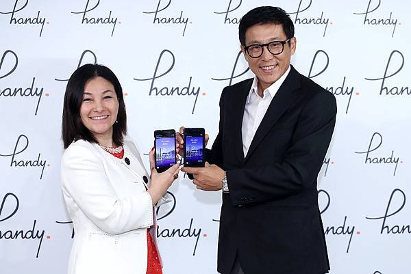 (左起)handy 全球酒店業務副總裁Akina Ho與合作夥伴振軟資安科技股份有限公司總經理Wilson Ma合影