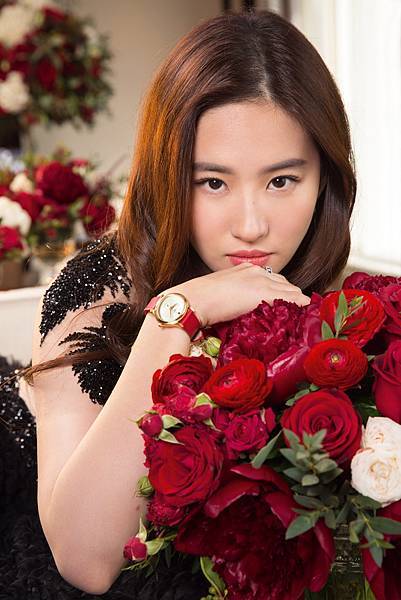 Liu_Yifei_Tissot_Bella_Ora_FLowers