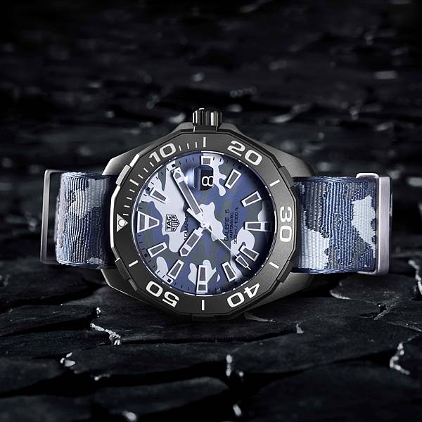 TAG Heuer Aquacacer Camouflage防水300米迷彩印花腕錶情境圖_02