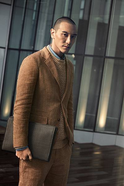 4. 王陽明穿著Ermenegildo Zegna 2017春夏系列，展現不羈的紳士風采