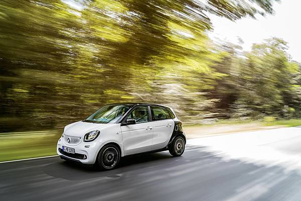 本月入主1717年式smart fortwo及 smart forfour 的新科車主，亦可享有4年4萬公里保養套裝、首期免付、一年延長保固以及...