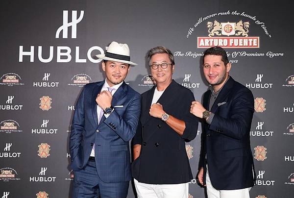 HUBLOT台灣業務總監奚偉、王偉忠先生、HUBLOT Jean Ghalo 於 HUBLOT 經典融合系列 FUENTE 聯名款腕錶上市記者會合影。