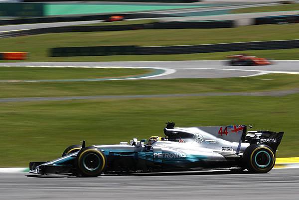 Mercedes-AMG Petronas Motorsport車隊的Lewis Hamilton雖因意外造成車輛損毀而需從維修區起跑，但仍以拼鬥不懈精神拿下第四名