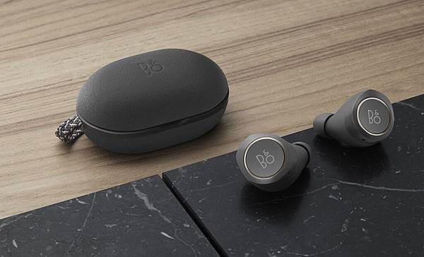 【圖說4】Beoplay E8真無線耳機_炭灰金