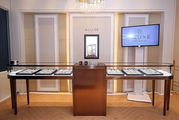 ALUXE亞立詩台北大安門市2樓_ ALUXE亞立詩品牌設計對戒系列 陳列展櫃