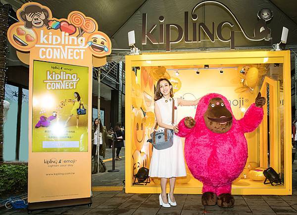 圖1‧范瑋琪今(38)出席KIPLING X emojiR亞洲限定聯名「表情包」上市發表會，現場大玩逗趣表情。