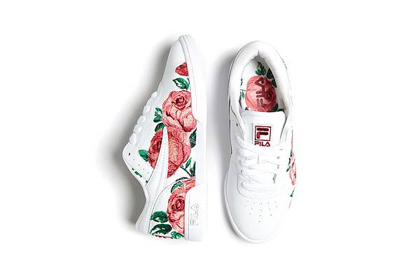 【FILA】FLORAL EMBROIDERY PACK「花漾年華」復古女休閒鞋(正面)_ NT$2,780