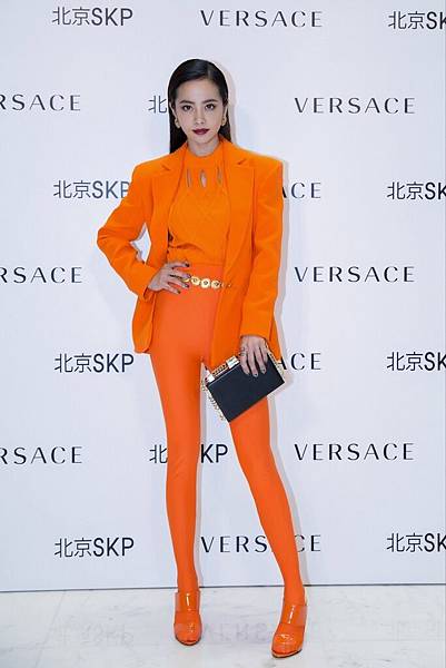 亞洲流行天后蔡依林穿著Versace 2018春夏女裝系列_2