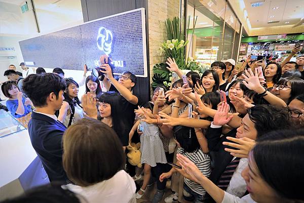 劉以豪擔任日本頂級餅乾品牌YOKU MOKU台中大遠百門市開幕剪綵嘉賓 (4).JPG