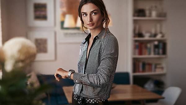  超模Andreea Diaconu 入鏡演繹全新智慧型生活 (1).jpg