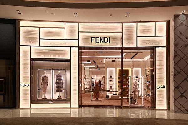 01_FENDI Boutique_Dubai Mall_Facade.jpg