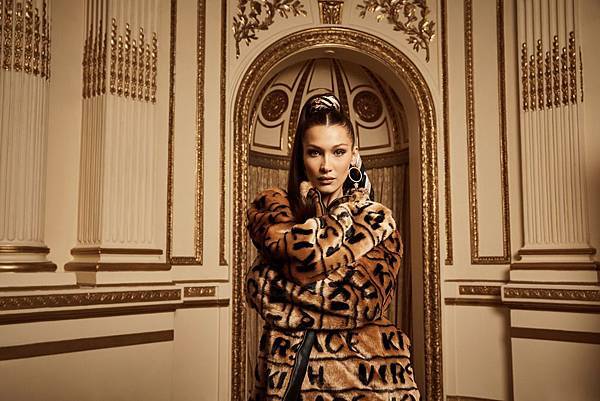 Kith x Versace 聯名系列廣告形象_Bella Hadid_1.jpg