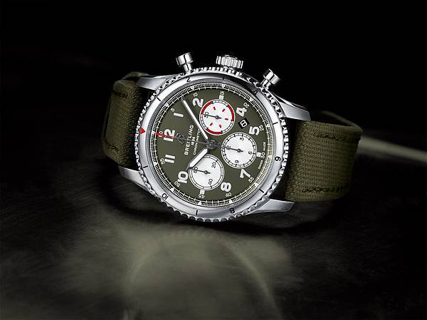 02_百年靈Aviator 8 B01 Chronograph 43寇帝斯戰鷹航空計時腕錶，建議售價NT$245,000(針扣).jpg