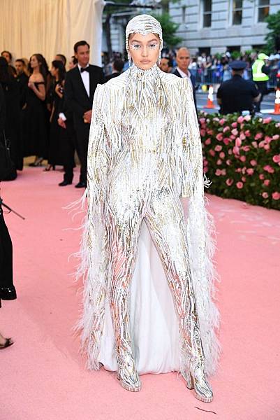 頞芋Gigi Hadid頨怨_Michael Kors Collection 閮ˊ甈暸_澈銴脰__箏葉MET GALA 2019.jpeg