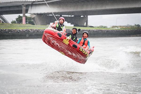 _沙發衝浪(照片由臺北市滑水協會提供).jpg